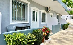 Tomi Apartments
